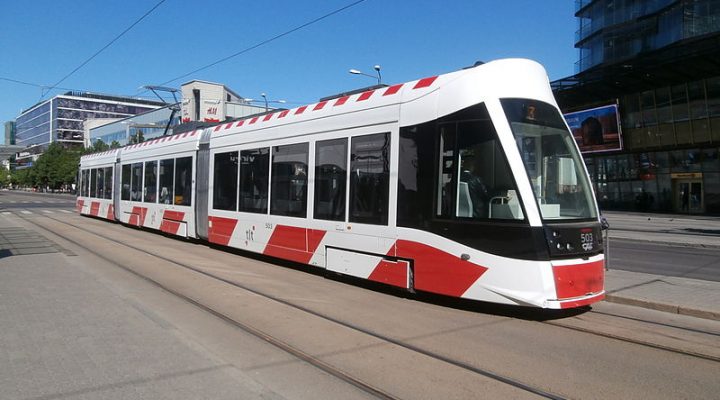Tram_503_at_Hobujaama_Stop_in_Tallinn_9_June_2015